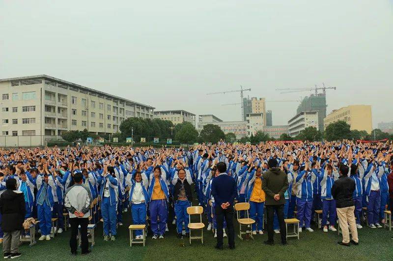 彭泽县第一中学举行高考总动员励志演讲会