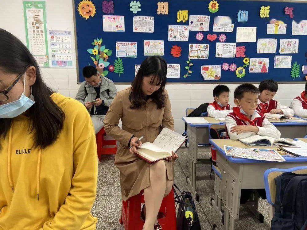 跟着月亮一起走 ——街道口小学语文课程群建设研讨活动