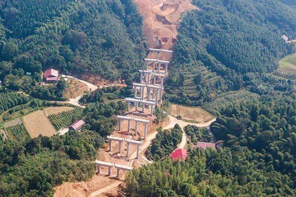 截至10月底,今年江杉高速公路项目完成投资任务4.