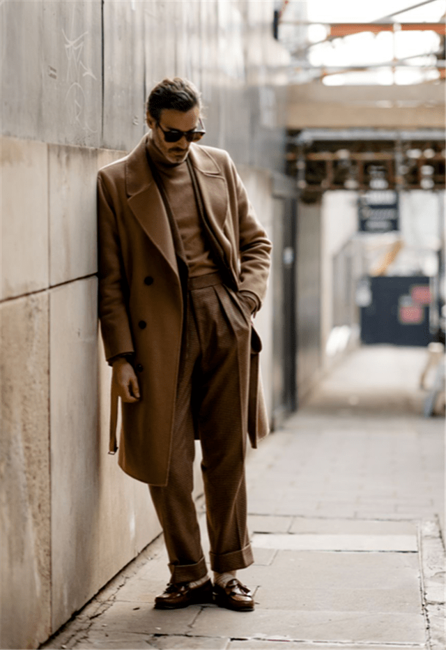 男人过了45岁,少穿黑白灰!多穿这4种"颜色",非常显气质_西裤