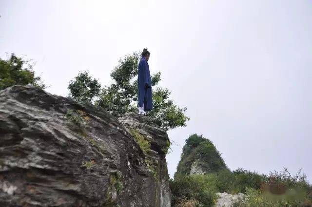 元末明初,道士張三丰集其大成,開創武當派,並影響至今.