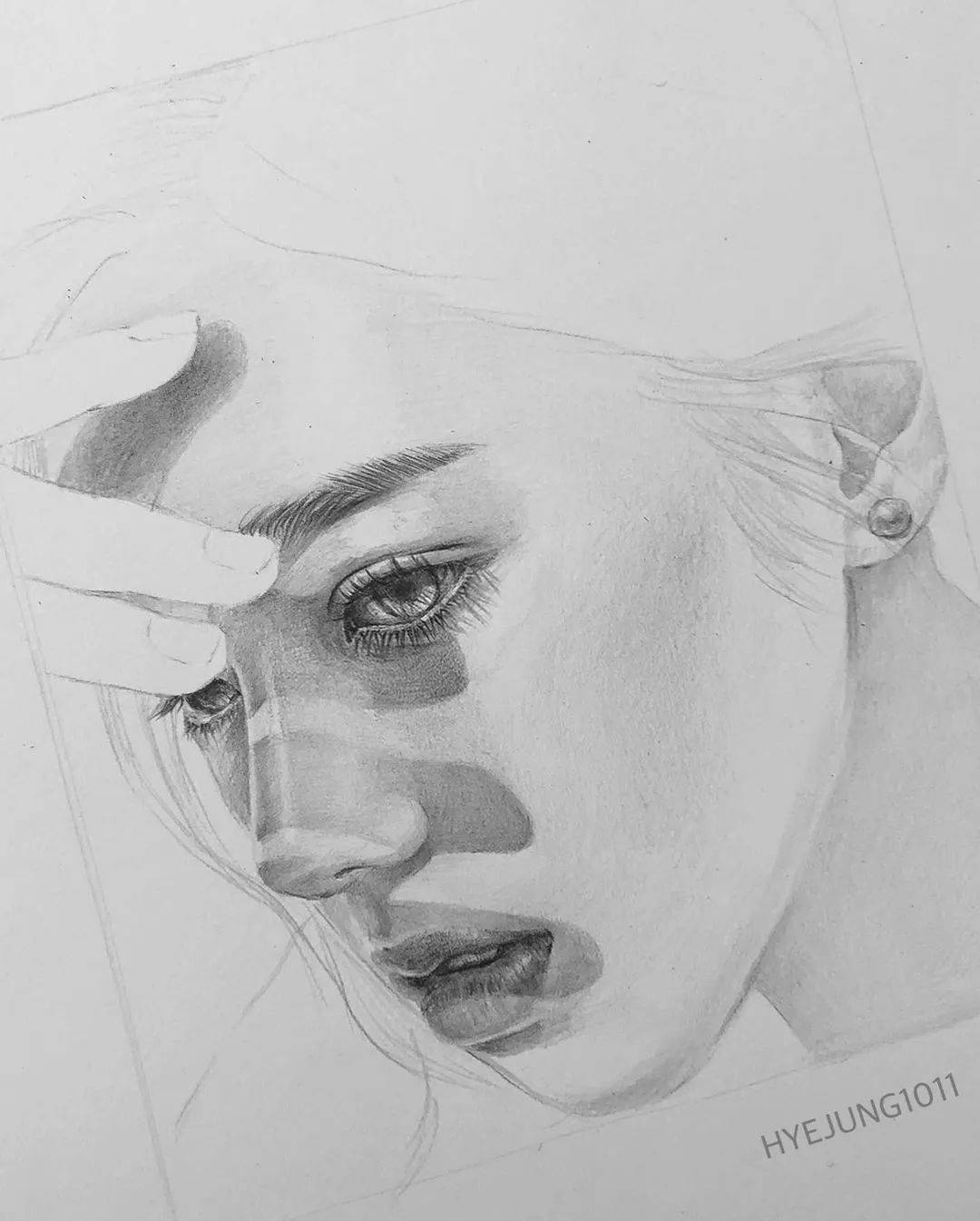 好撩人,韩国美女画笔下的素描,lisa,朴彩英在她笔下画活了!