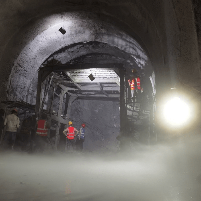 95026米大瑞铁路秀岭隧道建设创下新纪录