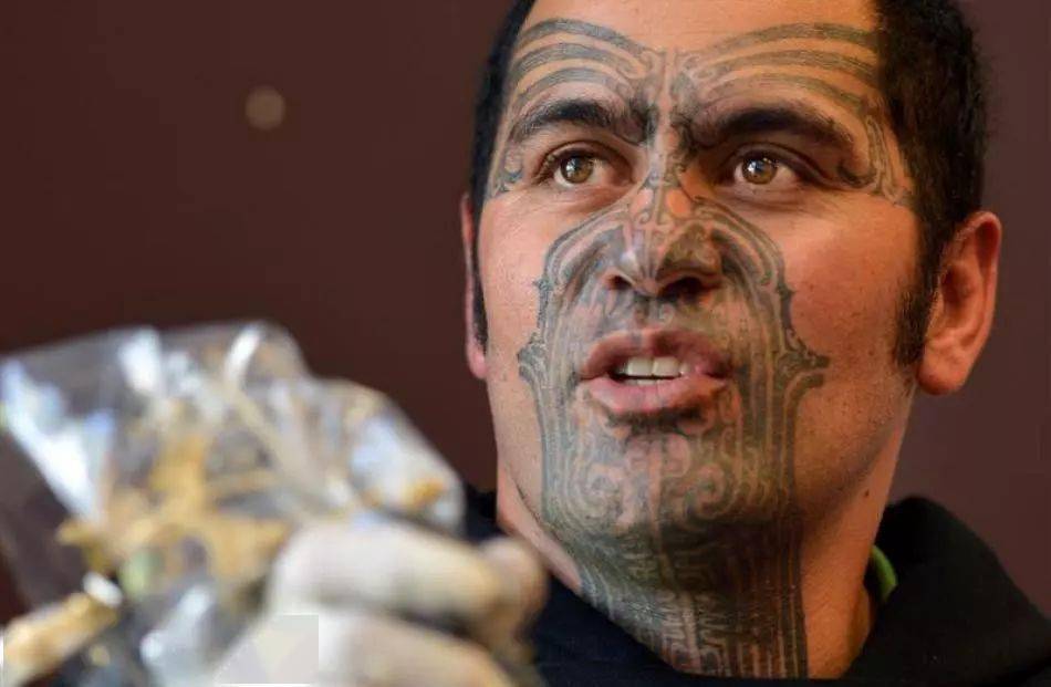 惊呆了新西兰首位女外交部长脸上的文身惹人注目