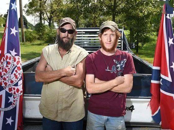 cracker(佐治亚州和弗罗里达州的贫穷白人)hillbilly(阿巴拉契亚的