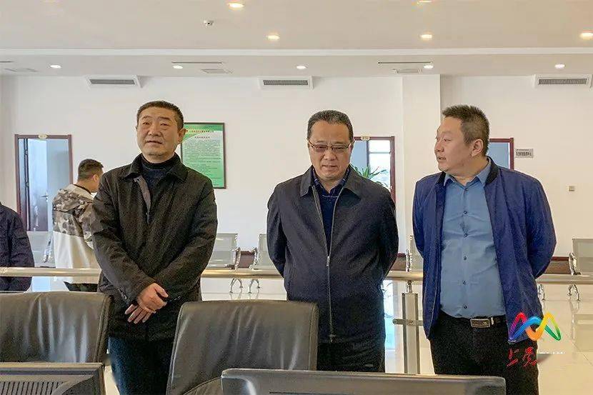 近日,区领导张驰,段尧刚,张向东,魏俊英,巩志岗,秦国锁以普通公民身份