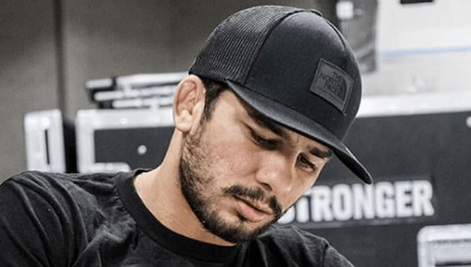 ufc今日讯114签合同