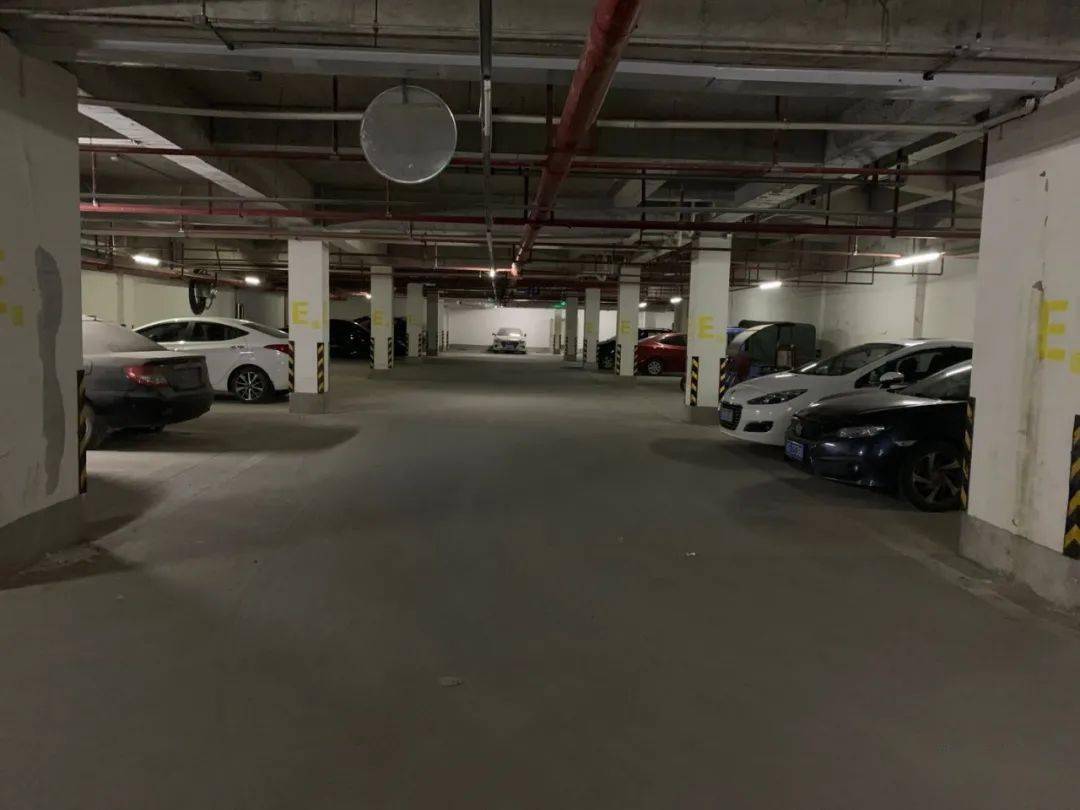 实拍庐山市各楼盘地下停车场大pk结果是