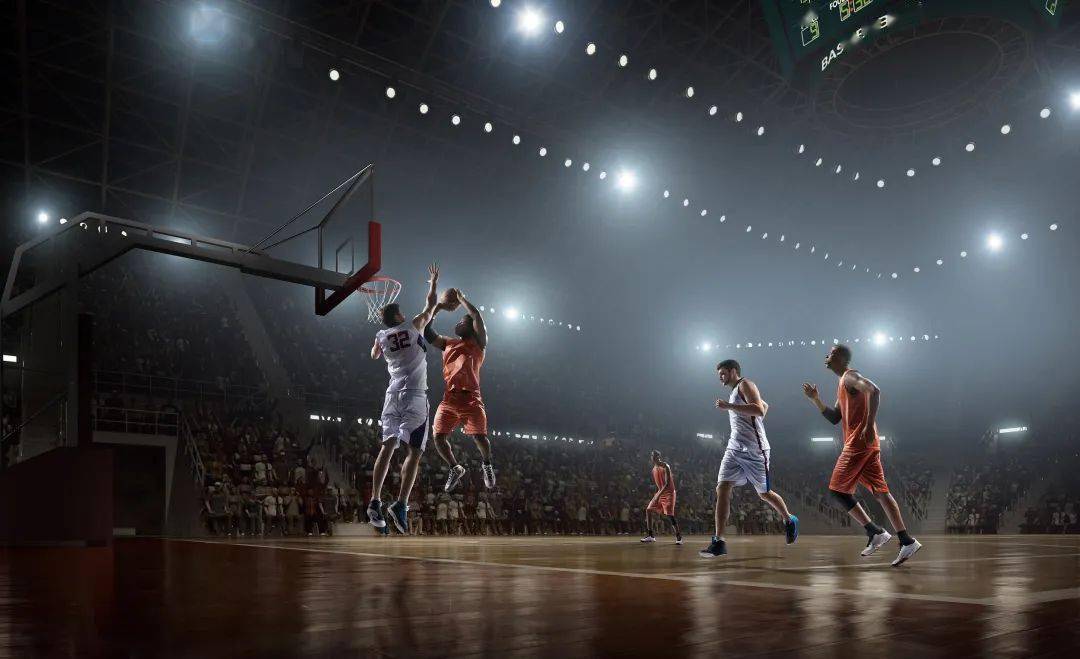 日本六十路内原美智子引发热议，网友纷纷留言表达看法，媒体争相报道此事，社会舆论持续发酵升温。