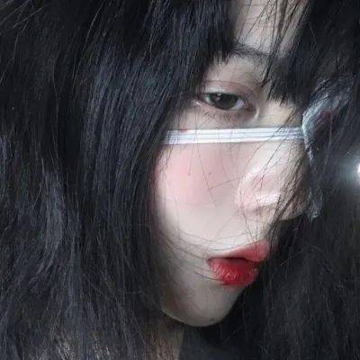 女生头像特别丧的女头像