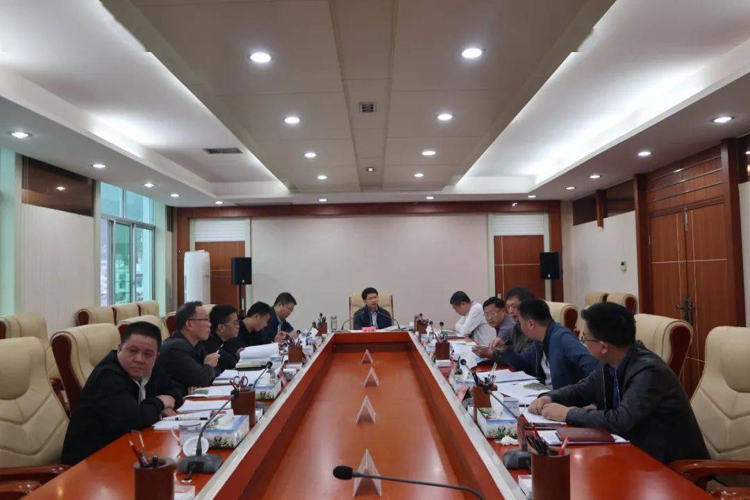 县委副书记,县长潘金城,县领导黄硕出席会议.