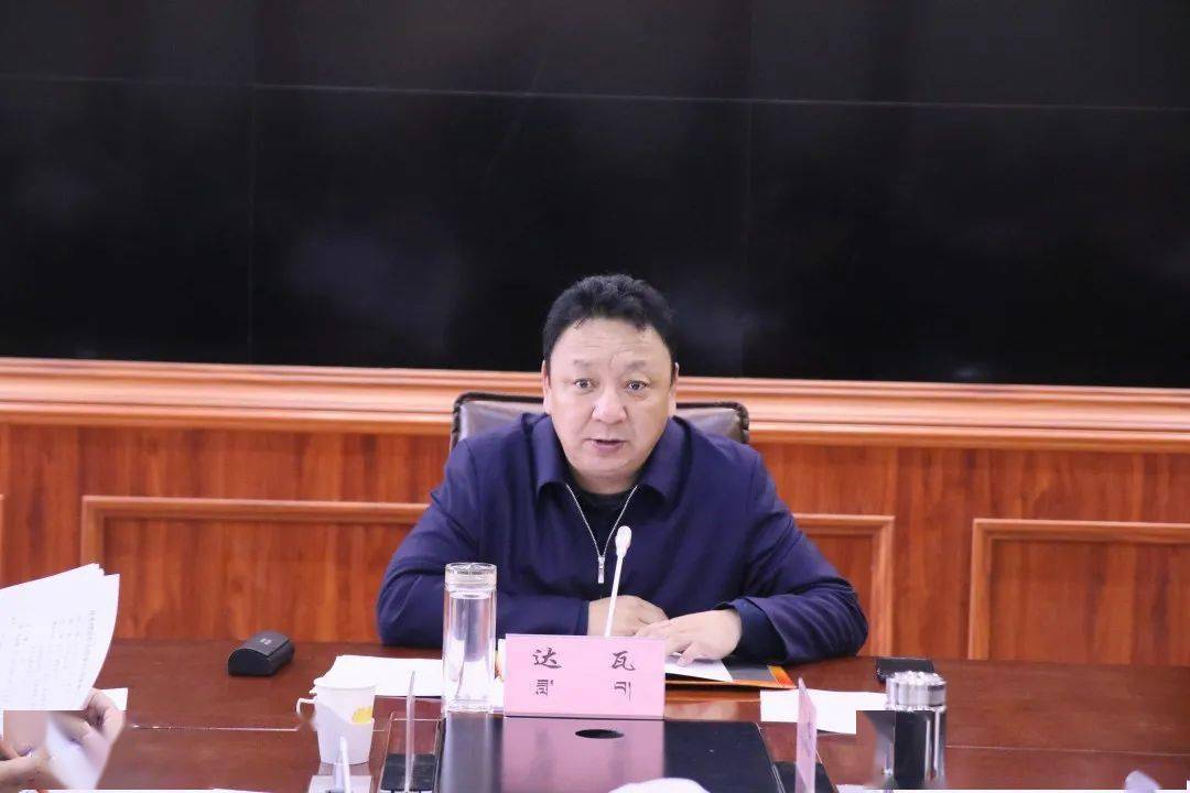 类乌齐县委理论学习中心组召开2020年度第11次集中学习会议