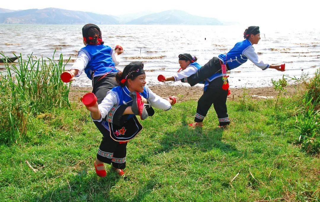 彝族烟盒舞 世代相传的舞蹈绝技