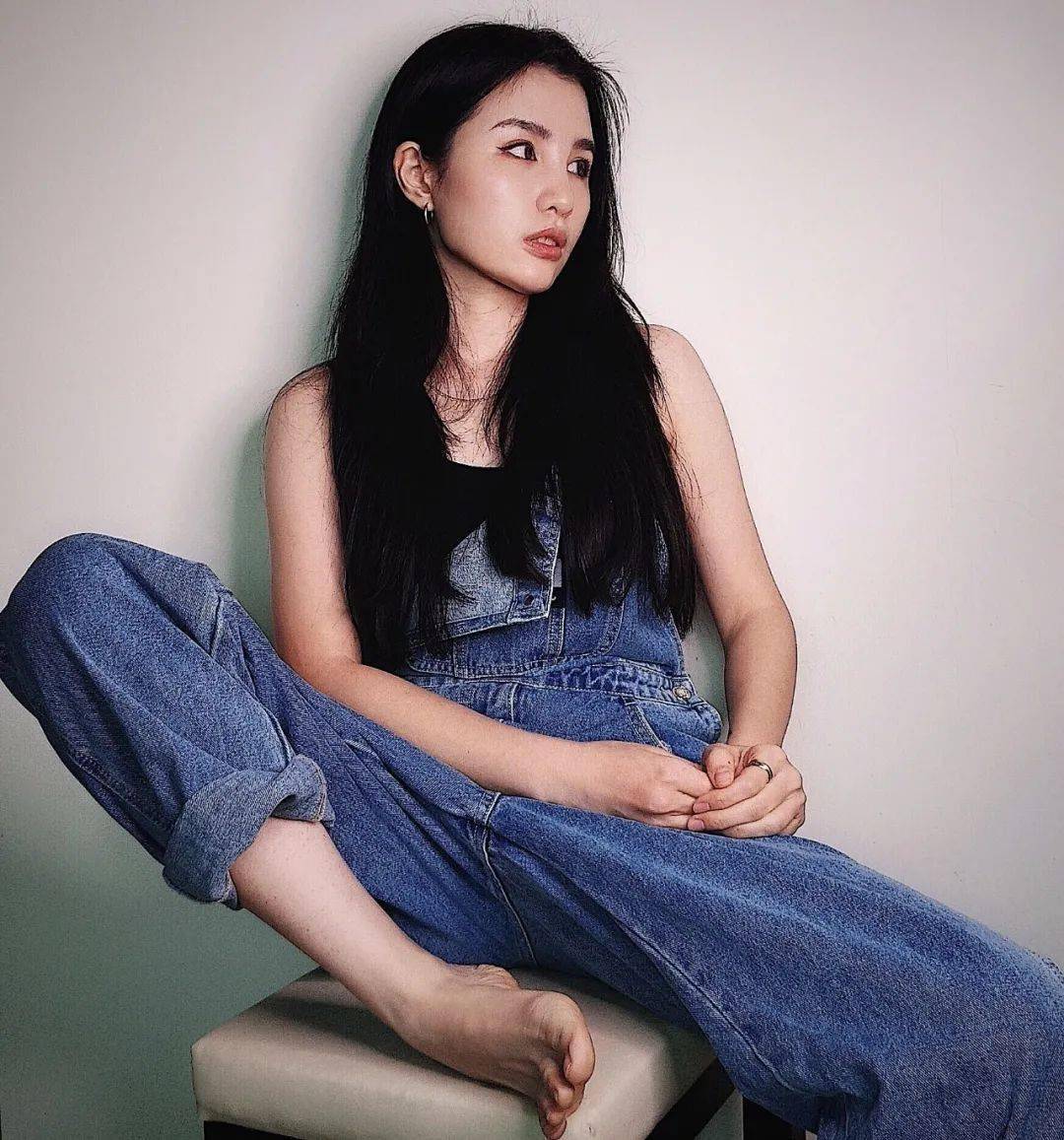 在那个女 rapper 极为稀有的年代,呆宝静凭着独特嗓音与舌粲莲花的