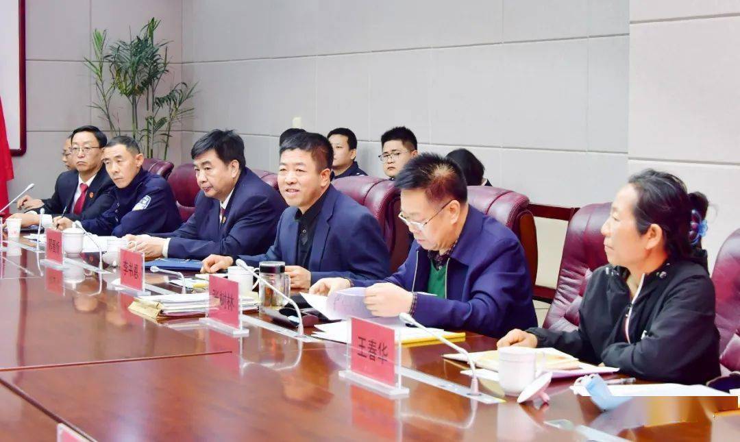 社等媒体组成的采访团,深入我市对朱强涉黑案件成效经验进行专题采访