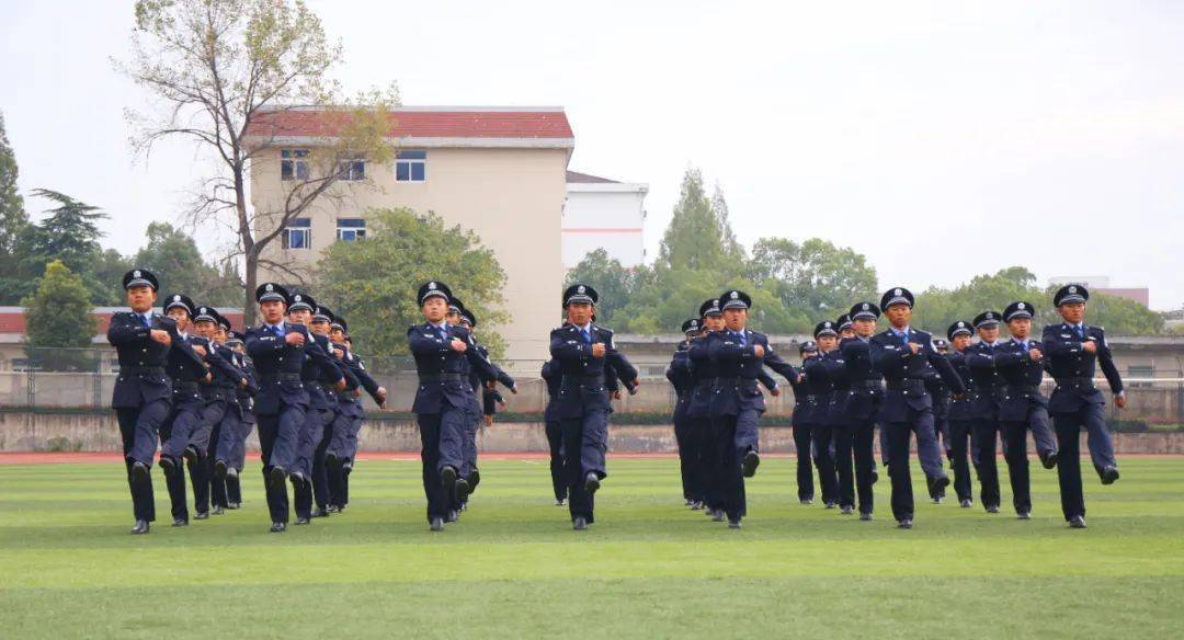 安徽公安职业学院军训图片