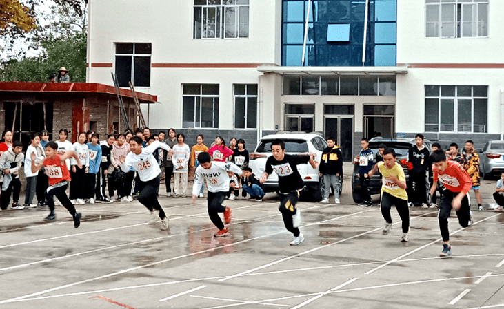 共创民族团结进步:兴隆中学举行2020年民族团结校运会