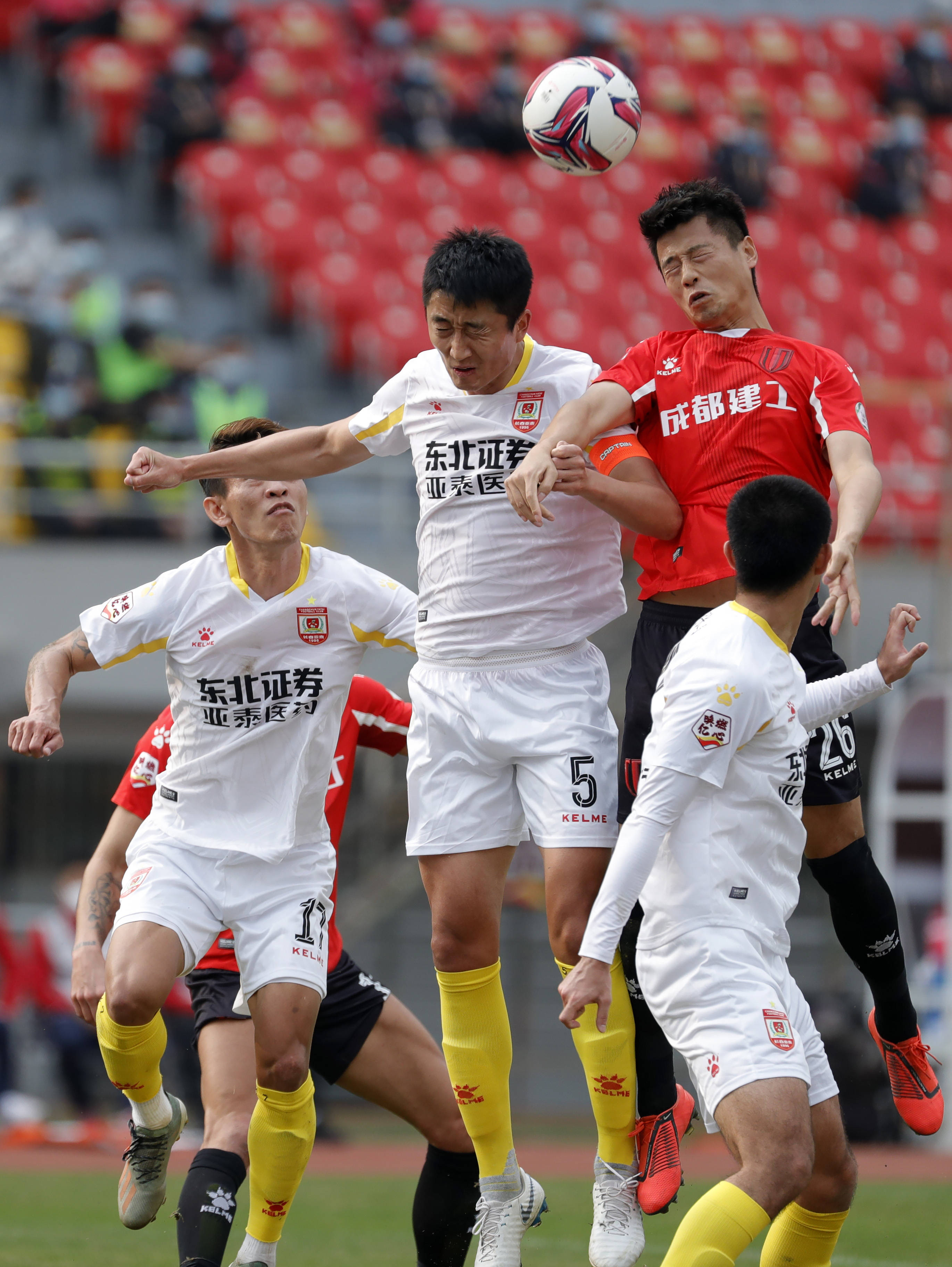 足球——中甲:成都兴城人居对阵长春亚泰