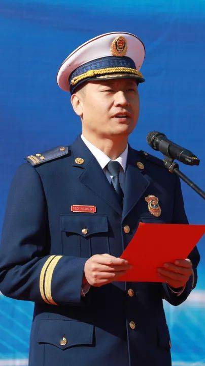 启动仪式上,市消防救援支队支队长张良忠宣读了《冬季火灾防范倡议书