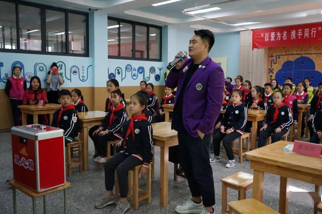 "以爱为名,携手同行"捐书捐衣公益活动圆满结束_东湖小学