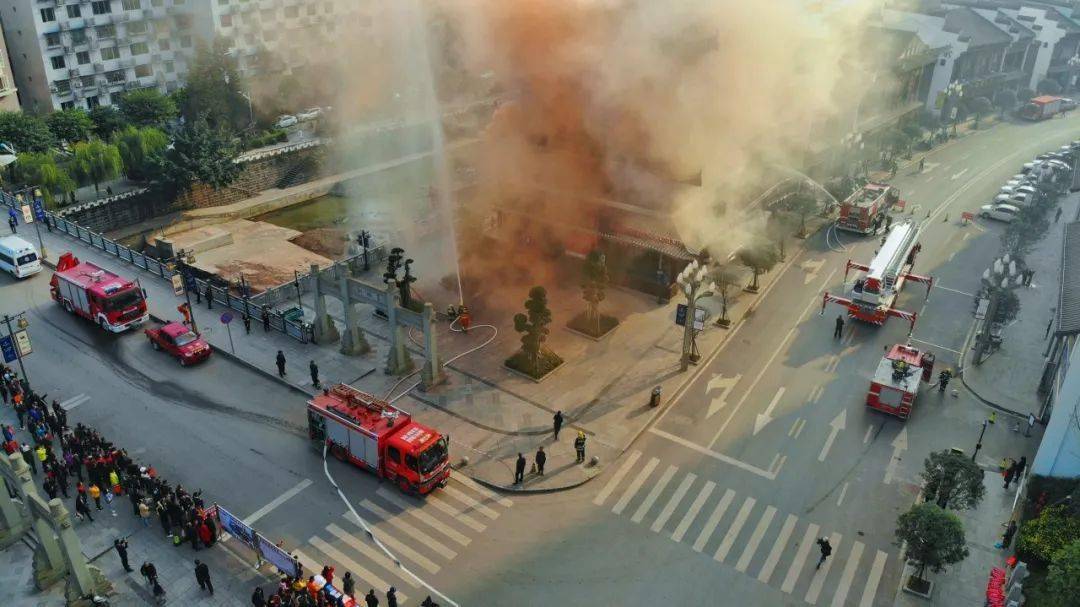 多图浓烟滚滚古蔺消防紧急出动