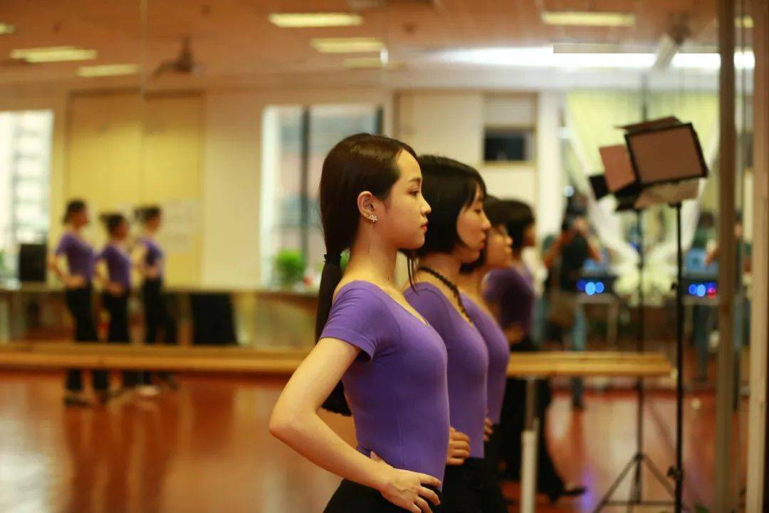 【课程】温莎国际教育青少年形体礼仪周末班正在招生_训练