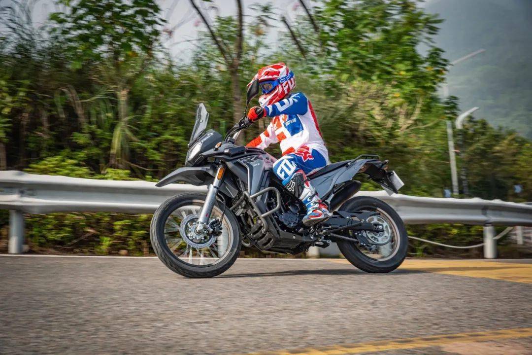 无极300gy测评能上牌通勤才是生活娱乐兼顾的好越野