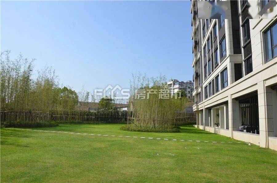 宽阔的楼间距小区景观德信东宸府交付进行中,还没有交付的业主抓紧