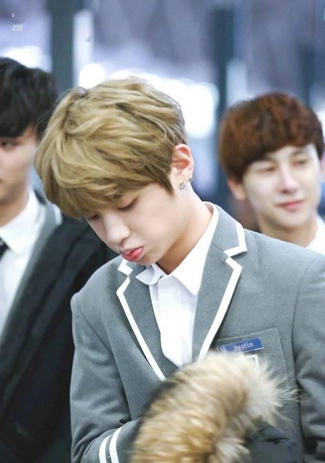 justin果冻唇嘟嘴小合集 众所周知,男孩子嘟嘴就是要?_卖萌