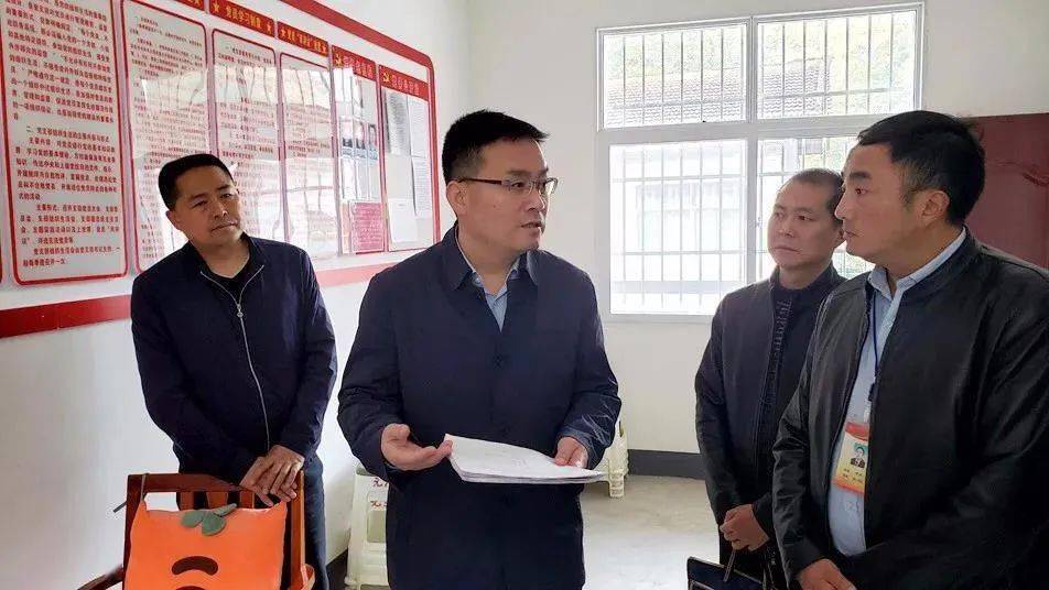 身边的榜样叶稳太十年扶贫路浓浓为民情