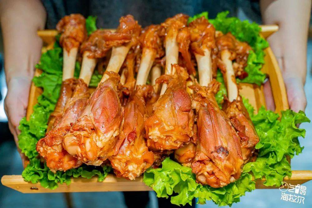 奶桶带皮羊肉能有多香这家店闻着味儿就能找到