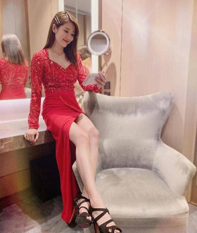 七年龙套终担正女一邓佩仪28岁生日发文比我漂亮有很多