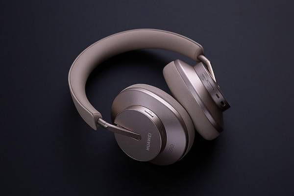 华为freebudsstudio双十一开启首销 到手仅需1899元_耳机