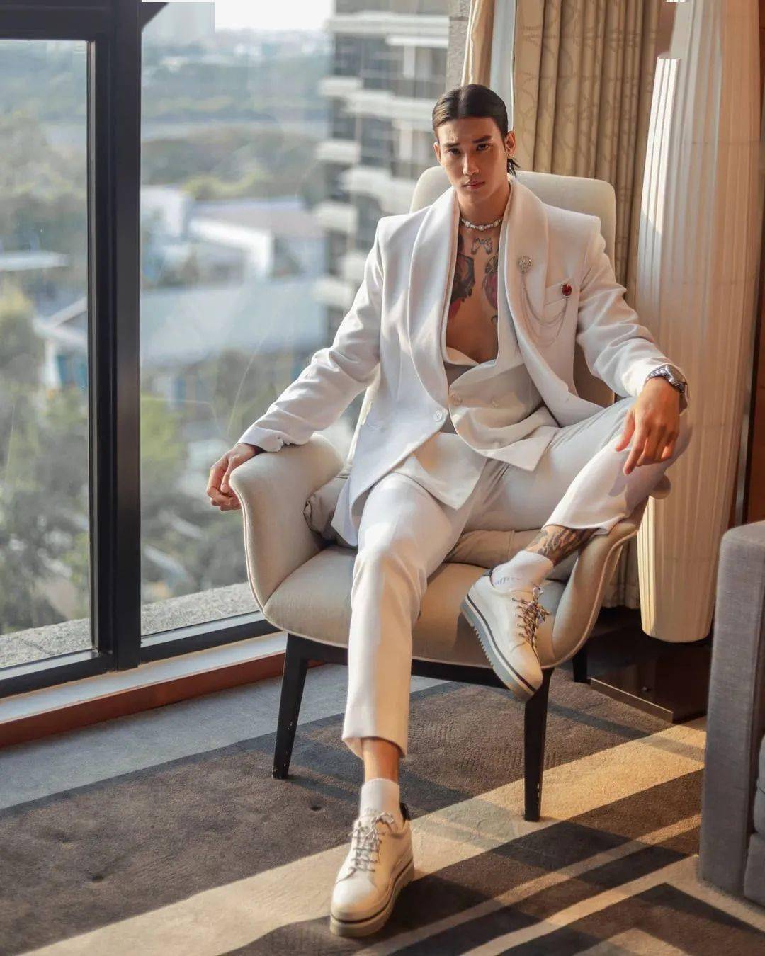 撞脸金城武缅甸188cm男模爆红ins海王身材圈粉全网太平洋是我为他流的