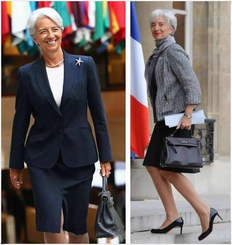 简约的配饰,显得干练,大气,又有权威感,非常符合自己金融女高管的身份