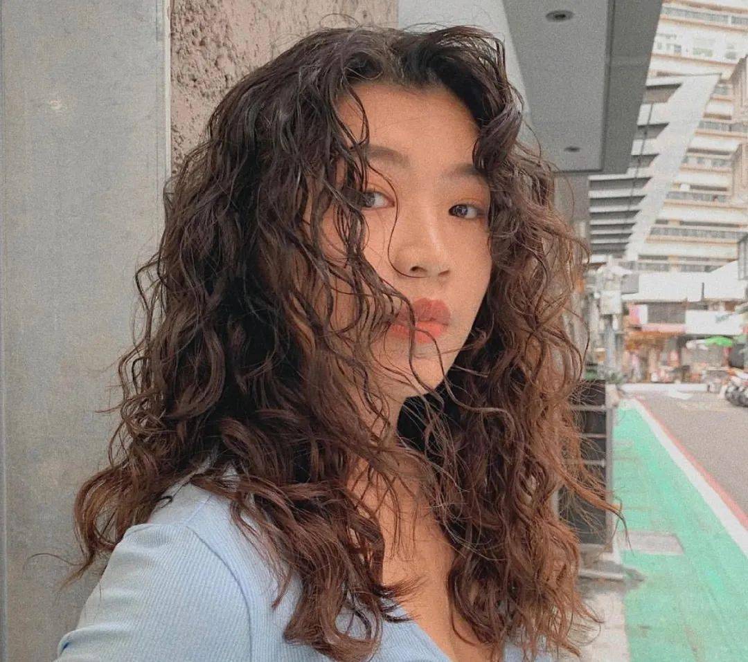 这个冬天不可缺少的小卷毛烫真的很靓仔哦