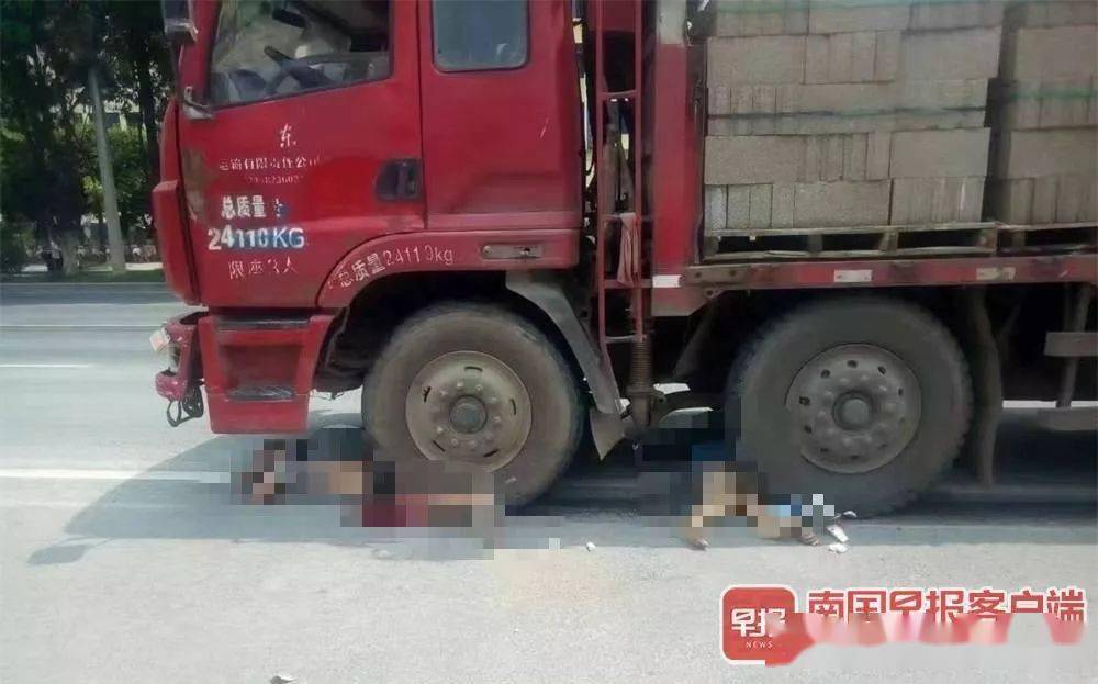 上学路上南宁一小学生不幸被泥头车碾压身亡老人在旁痛哭