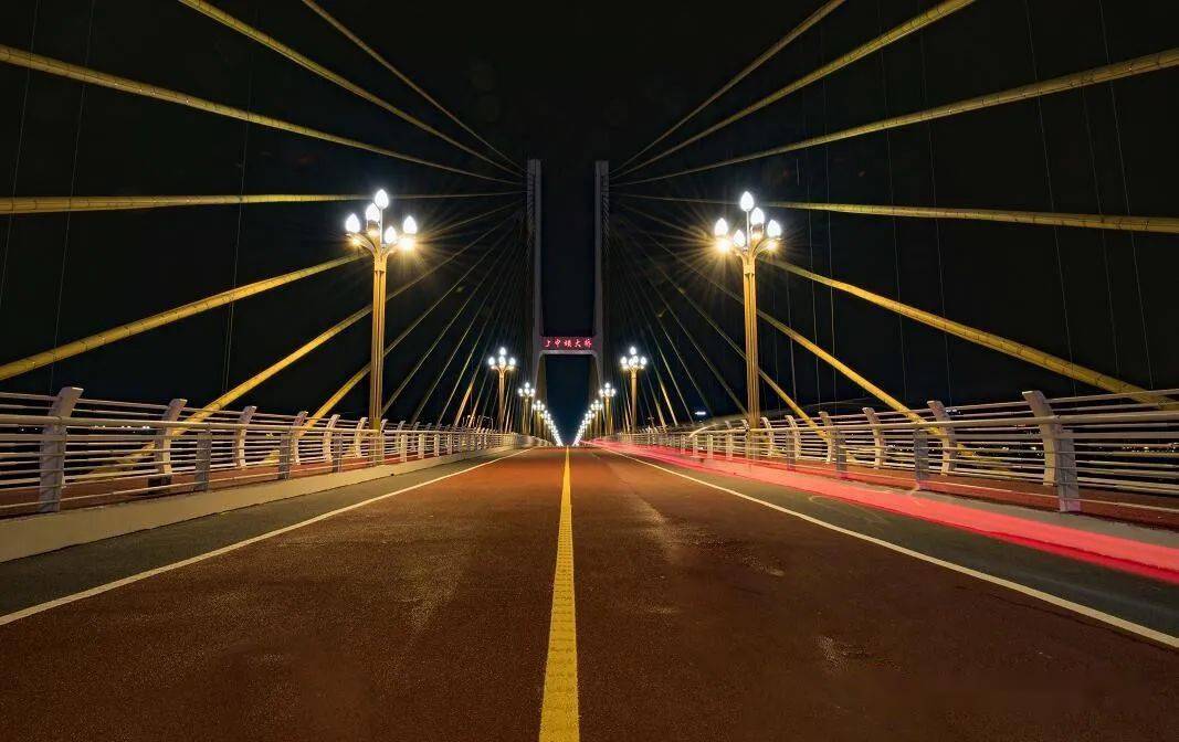 南充三桥正式通车市民可从引桥进入湿地公园