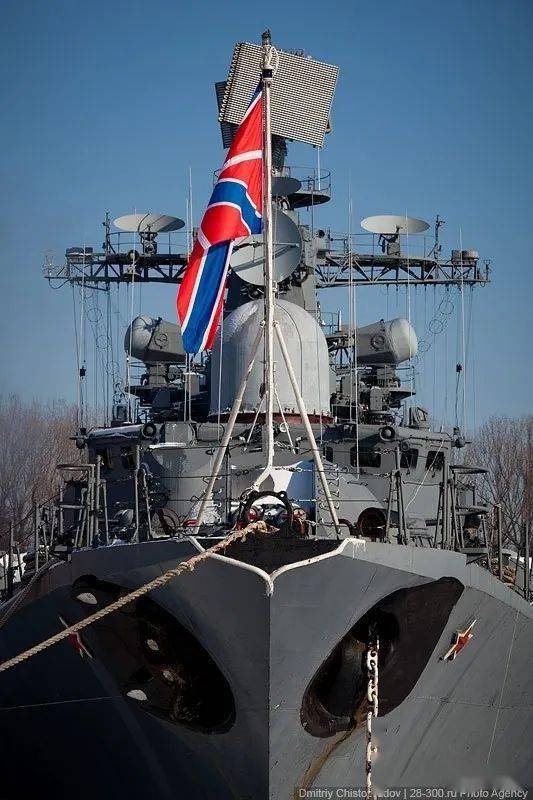 俄罗斯海军现代级驱逐舰bespokoiny别斯鲍柯伊尼号剪影