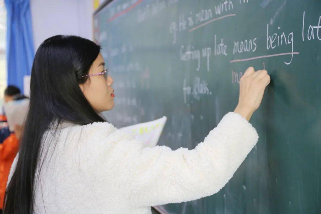 因爱而语因爱而育中报附中优秀教师代表张琛