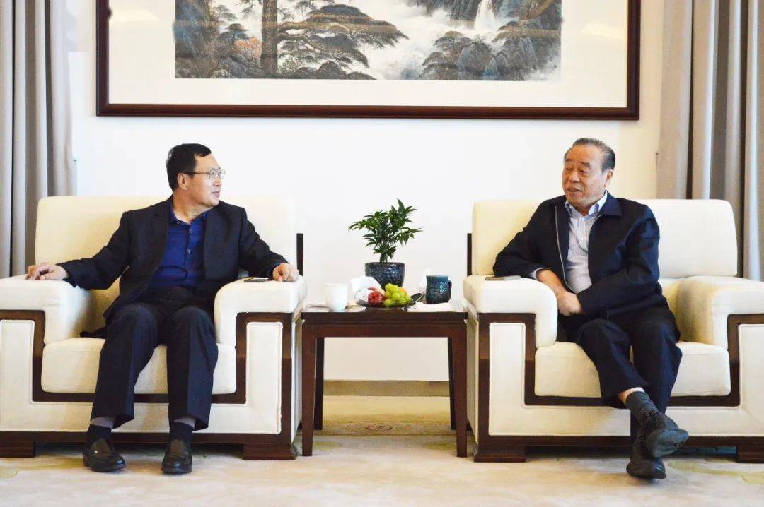 乌海市人大常委会主任韩国武一行莅临中成考察指导_王永泉