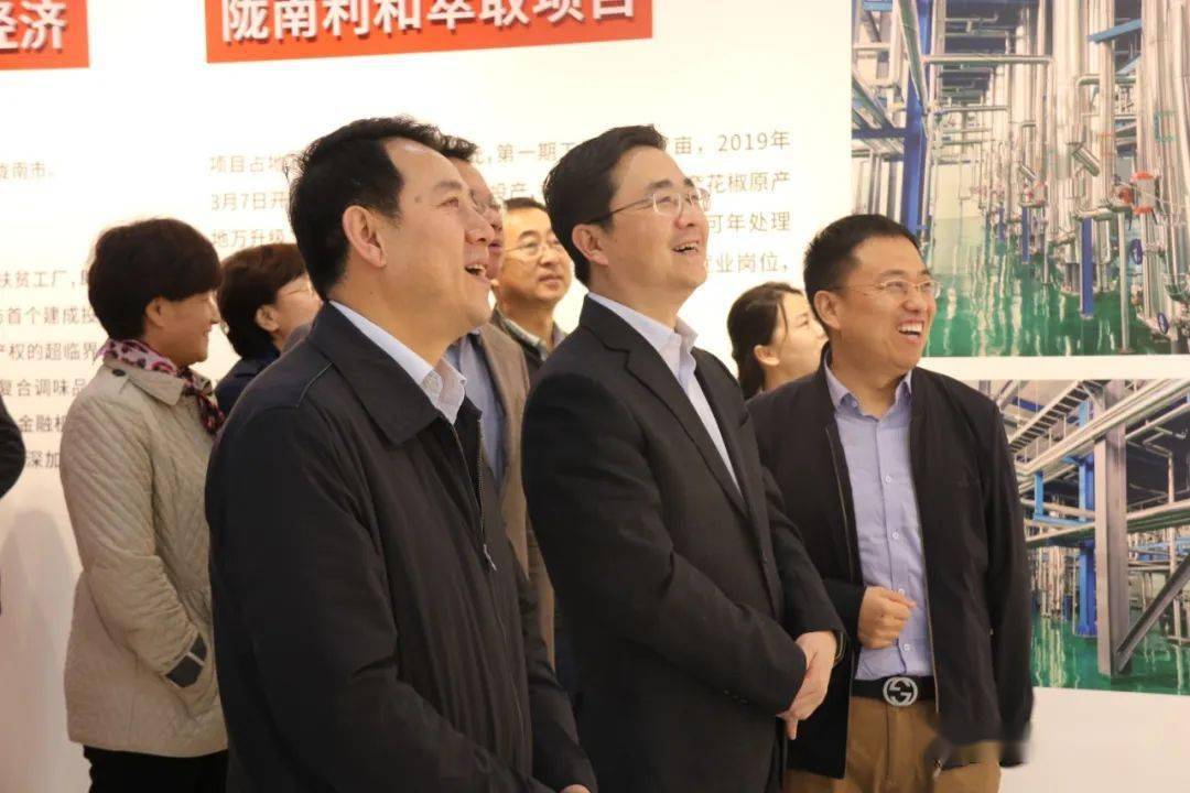 11月12日,青岛市城阳区委副书记,区长解宏劲带领区政府办,区扶贫协作