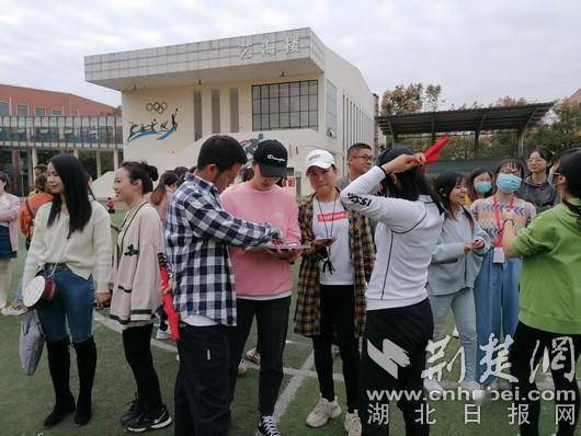豹澥一小第二届幸福杯教职工拔河比赛举行