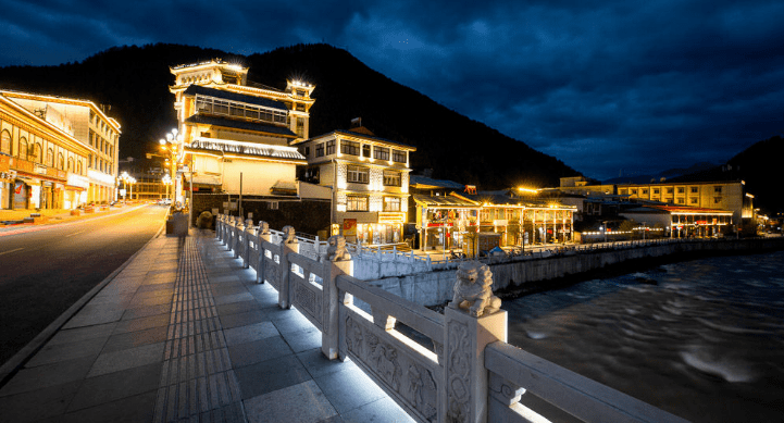 一起欣赏一下小城霓虹吧~_亚东