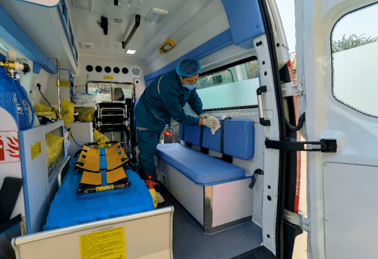 防线逆行而上勇担当郑州市骨科医院参加入境人员管理专班急救转运工作