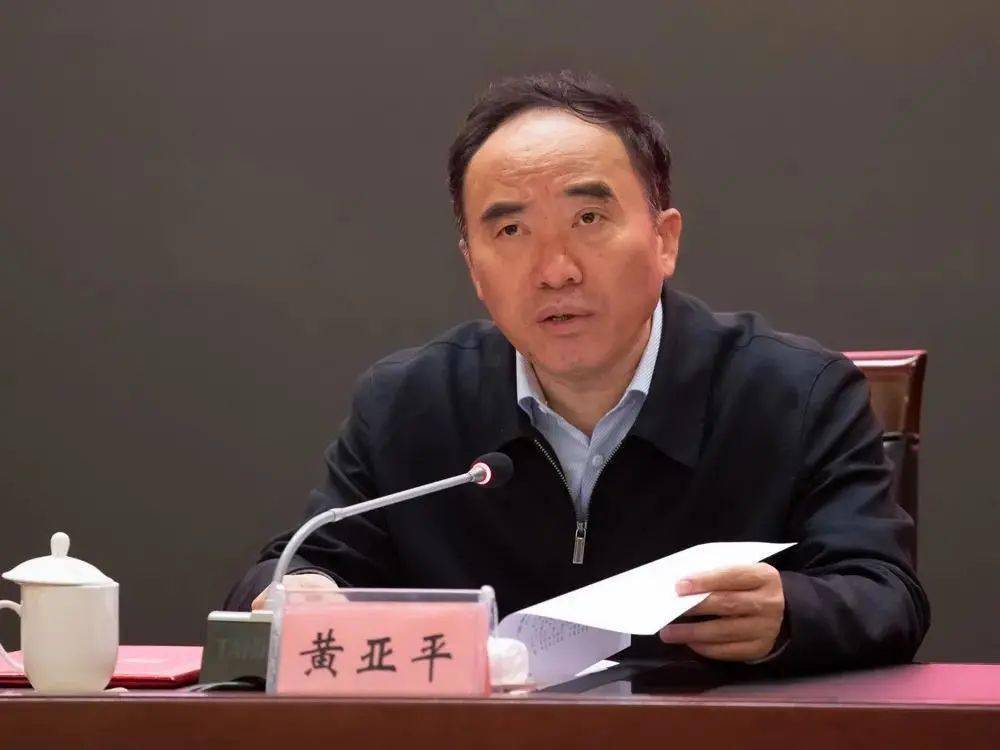 市社会治理现代化指挥中心李建刚主任汇报了张家港网格学院筹建情况.