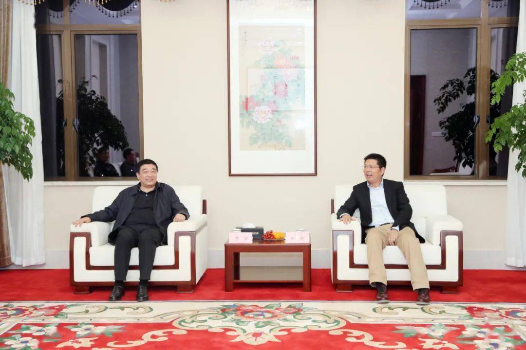 万丰集团陈滨总裁会见国家体育总局航管中心主任贾冰