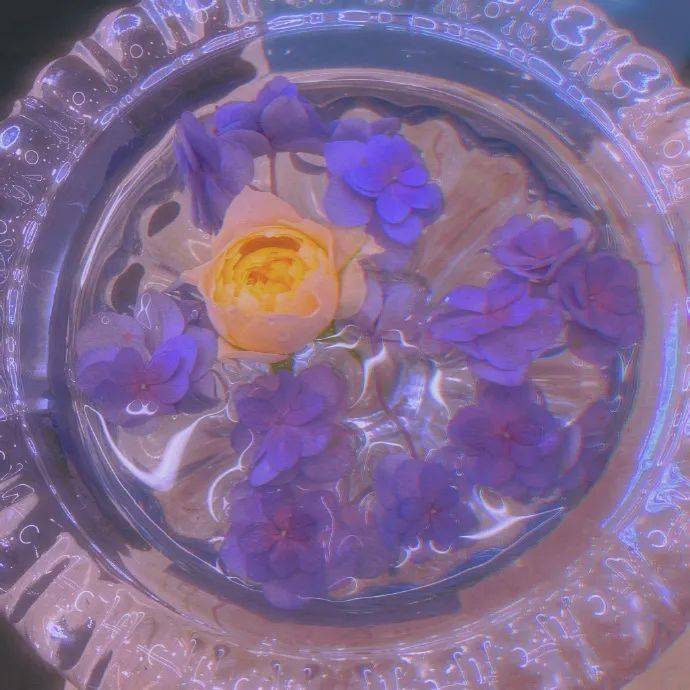 背景图人们已习惯满怀心事又欲言又止67676767