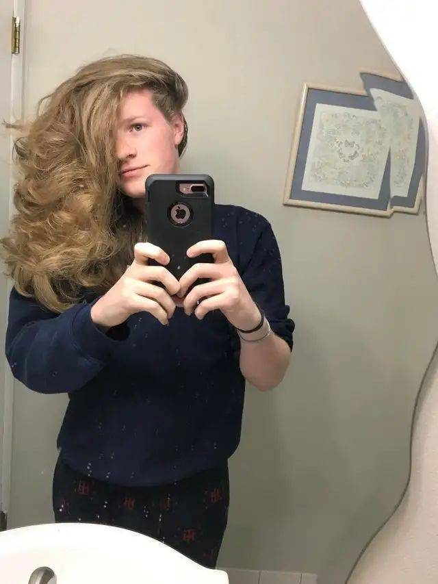 大卷微卷所以这些长发哥们没有进美发沙龙,就自然拥有了一头完美的