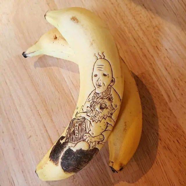 在香蕉上作画图片